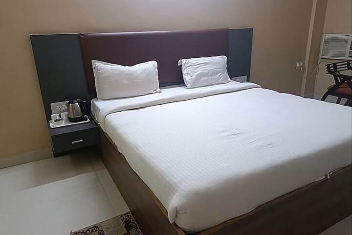 Room 7 of 19