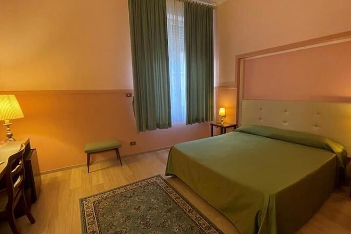 Room 8 of 118