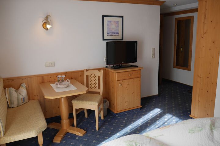 Room 10 of 43