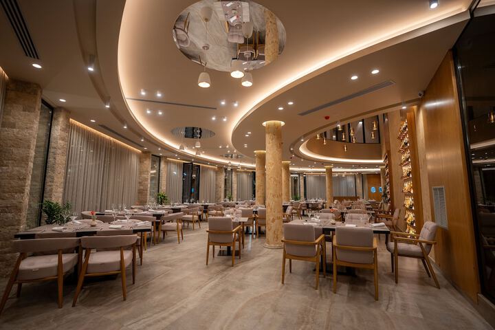 Dining 8 of 9