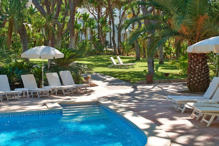 Hotel Pool