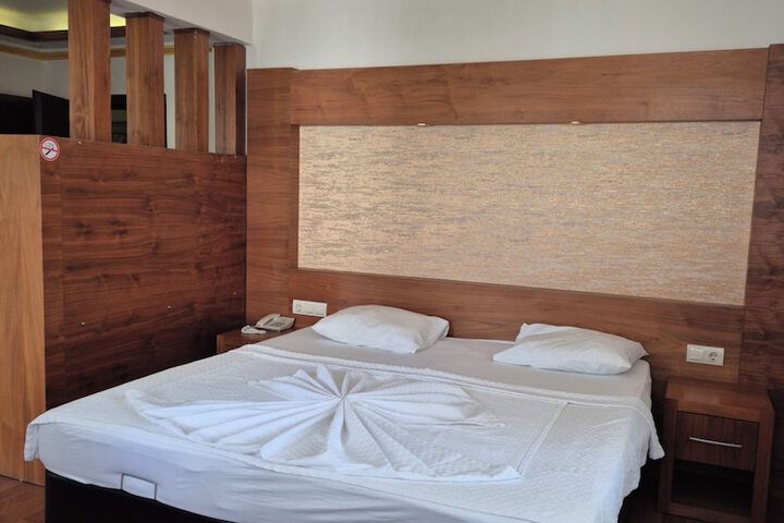 Room 6 of 26