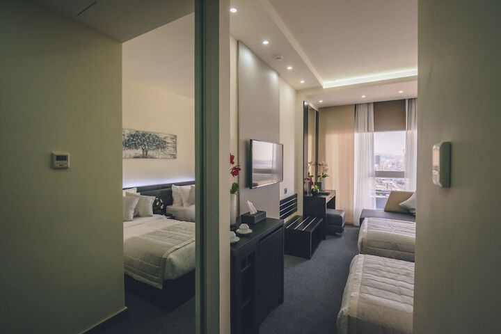 Room 6 of 60