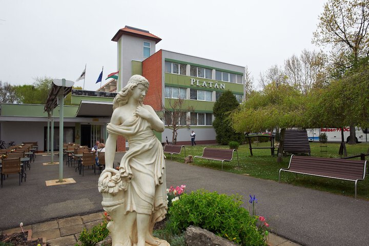 Exterior of Komfort Hotel Platán