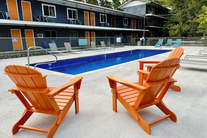 Pool 41 of 82