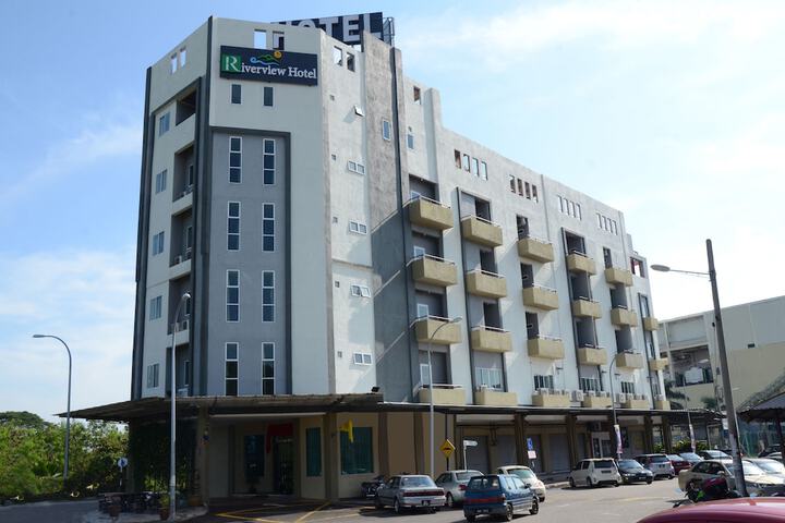 Exterior of Riverview Hotel