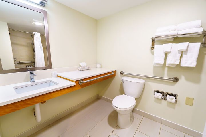 Standard Room, King or Two Doubles (2 of 12)