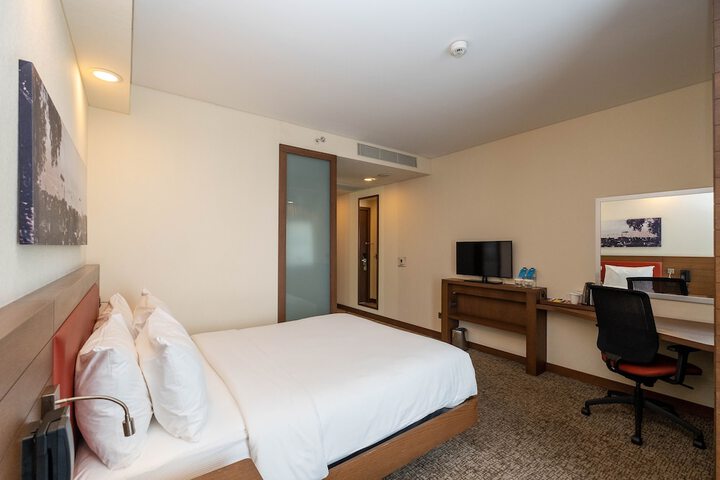 Room 3 of 69