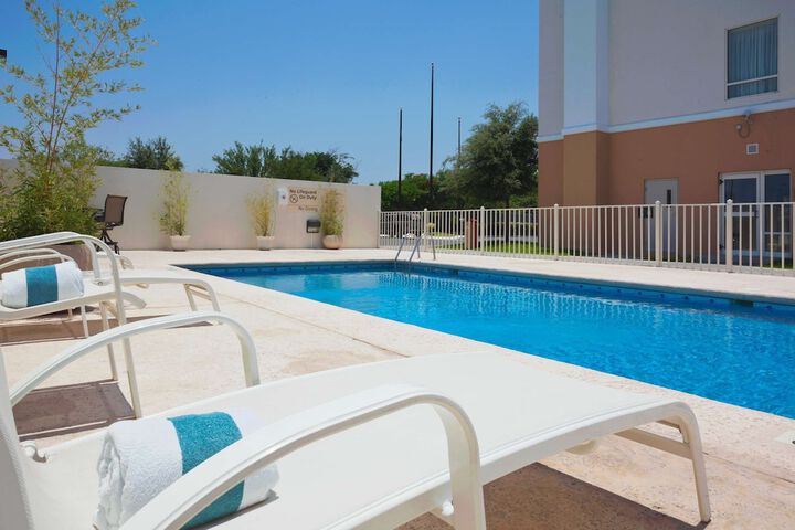Pools & Facilities