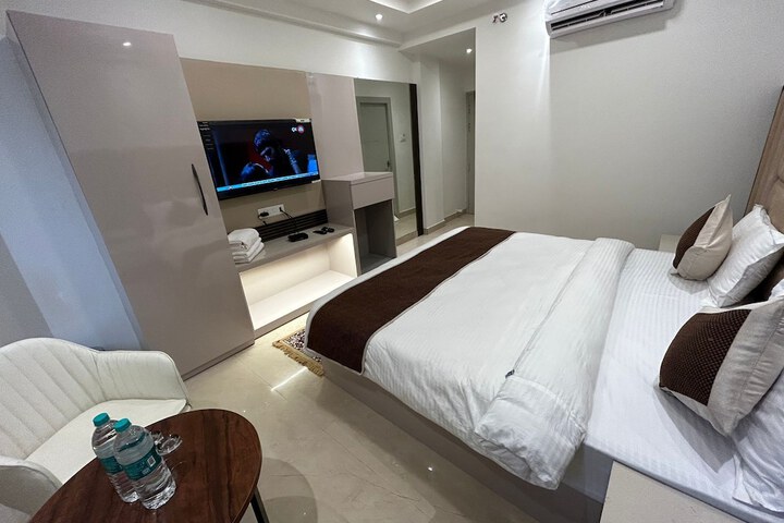 Room 14 of 40