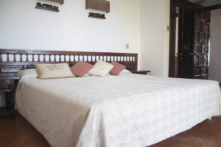 Room 3 of 38