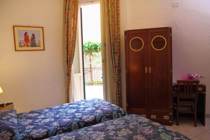 Room 6 of 46