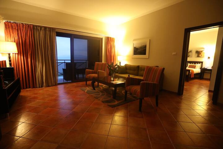 Room 28 of 98