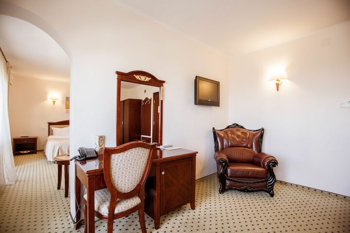 Room 25 of 84