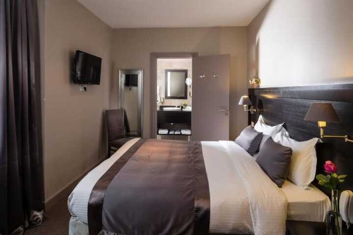 Room 12 of 32