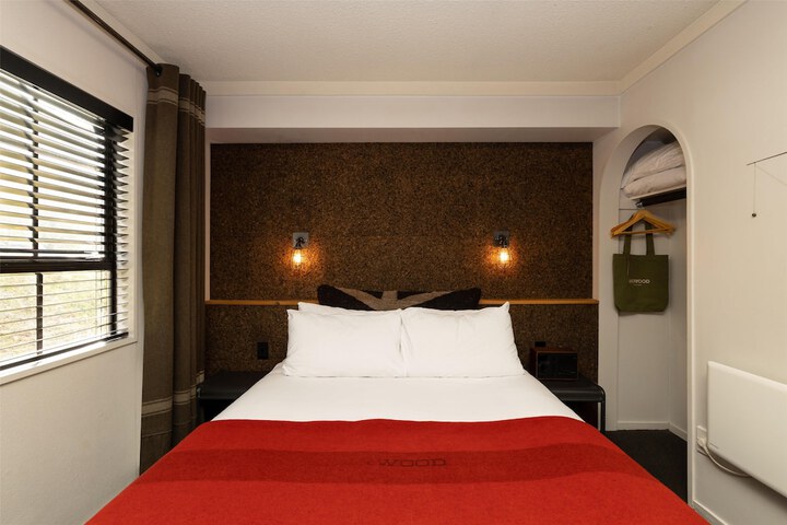 Room 14 of 64