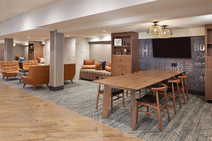 Hotel Interior 4 of 38