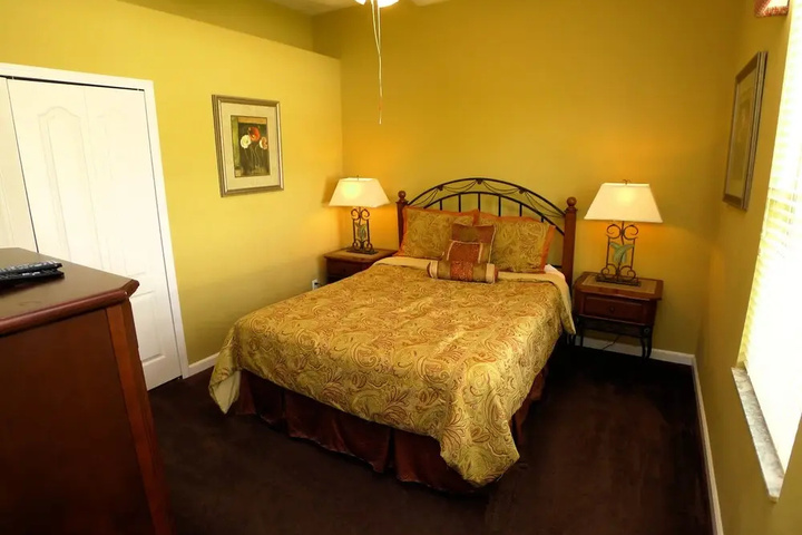 Room 4 of 16