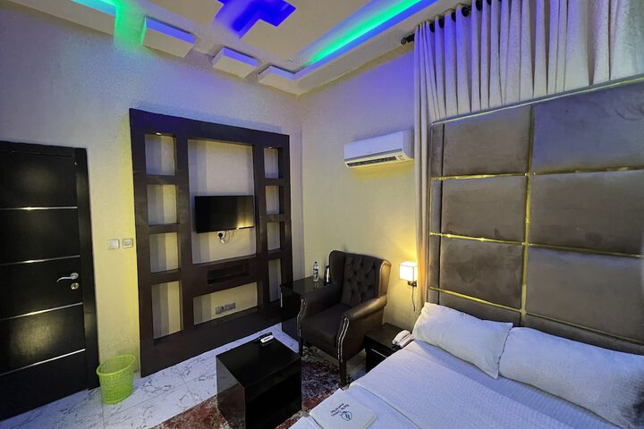 Room 4 of 50