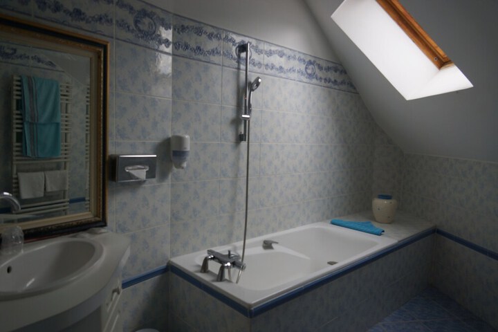 Room 21 of 38