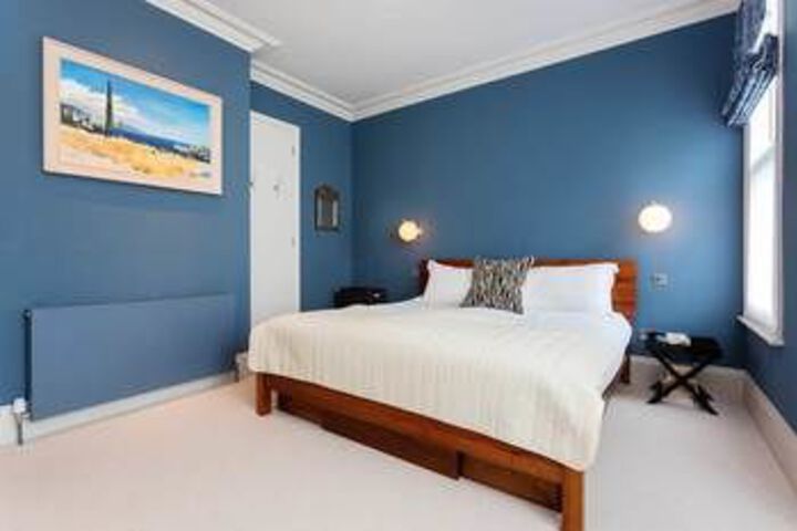 Room 17 of 32