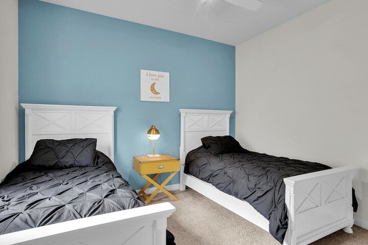 Room 4 of 34