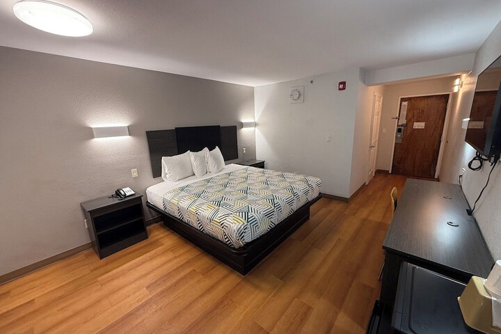 Room 18 of 48