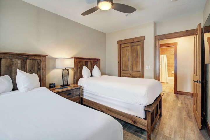 Room 44 of 180