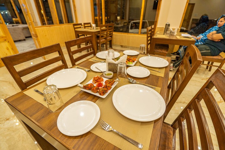Dining 78 of 98