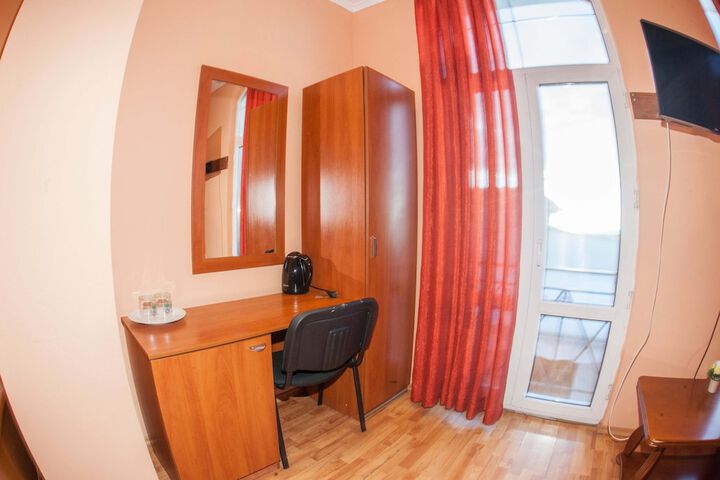 Room 9 of 37