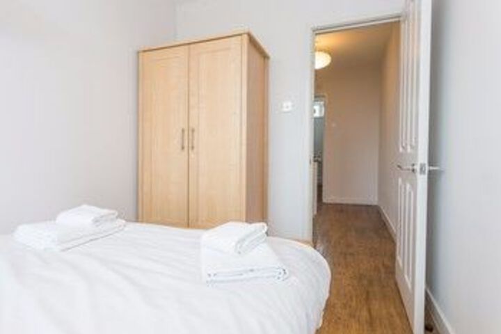 Room 10 of 28