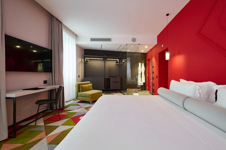 Room 33 of 96