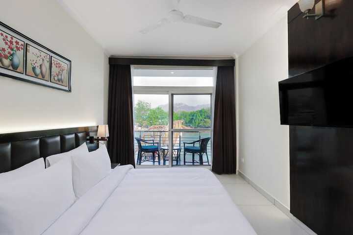 Room 9 of 48