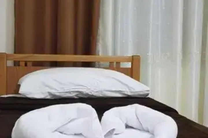 Room 4 of 7