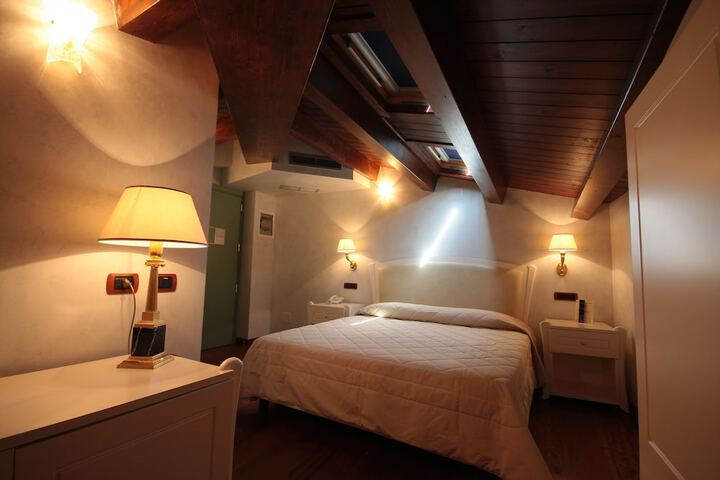 Room 38 of 61