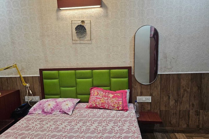 Room 5 of 25