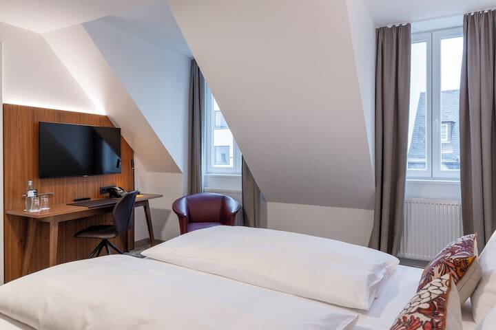 Room 25 of 135