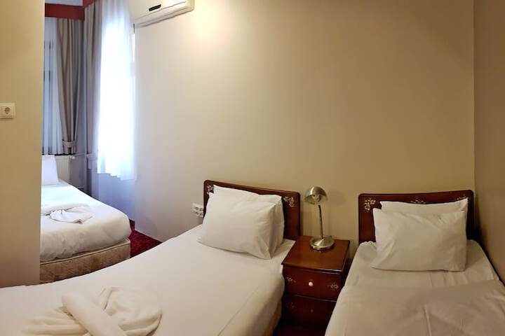 Room 6 of 76