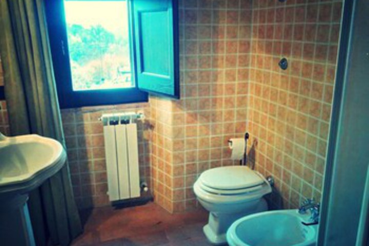 Room 6 of 66