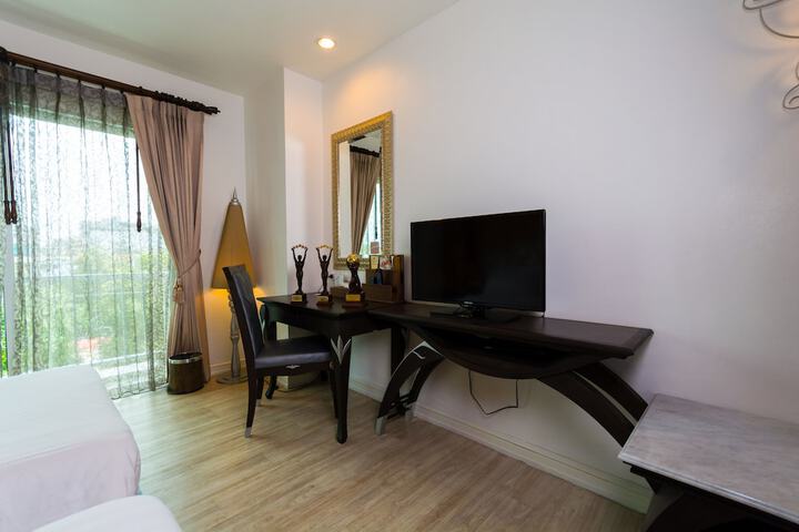 Room 28 of 79
