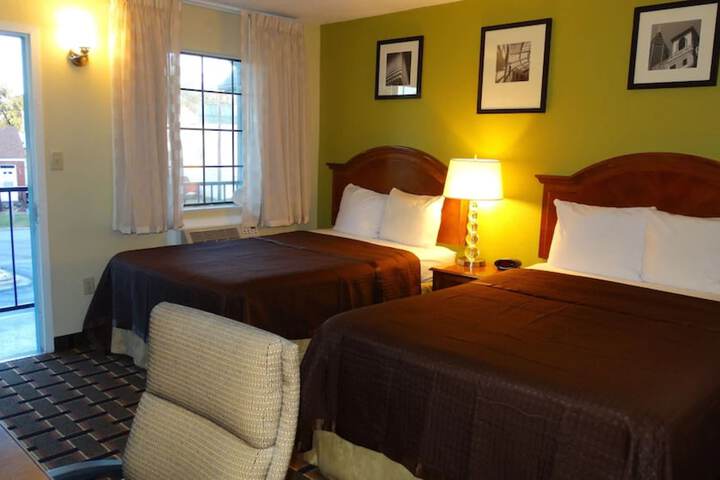 Standard Room, King or Two Doubles (8 of 11)