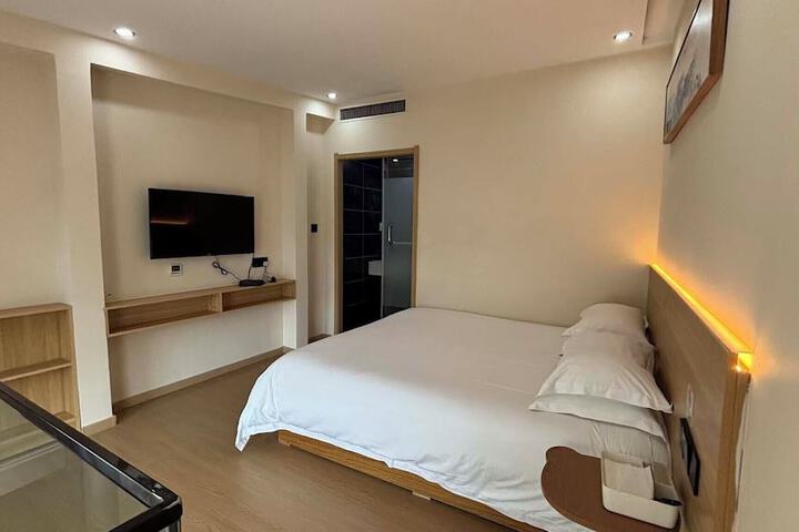 Room 26 of 74