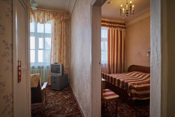Room 37 of 100