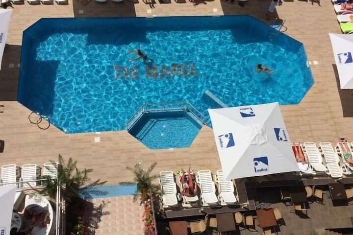 Pool 34 of 153