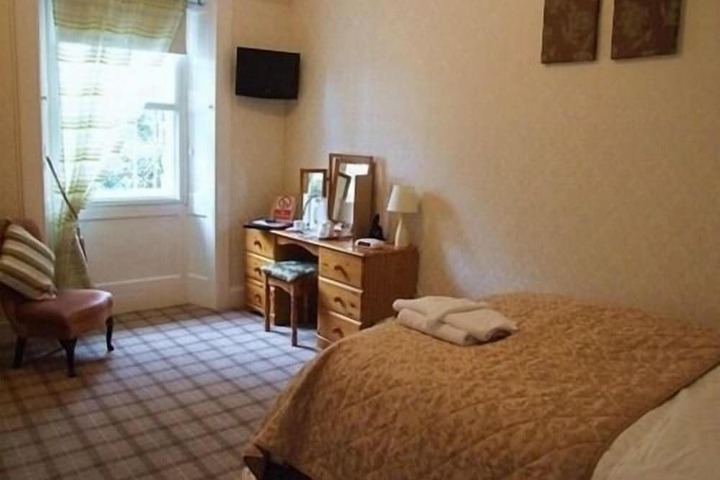 Room 4 of 24