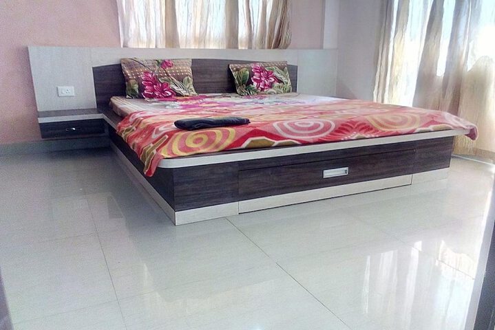 Room 6 of 14