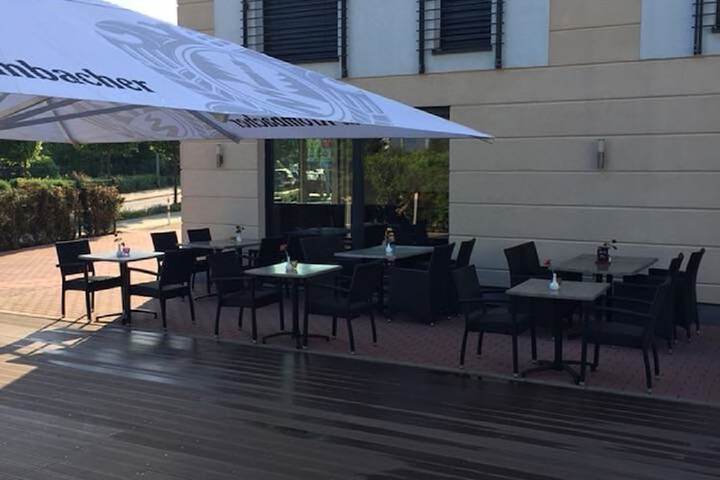 Sundeck 21 of 32
