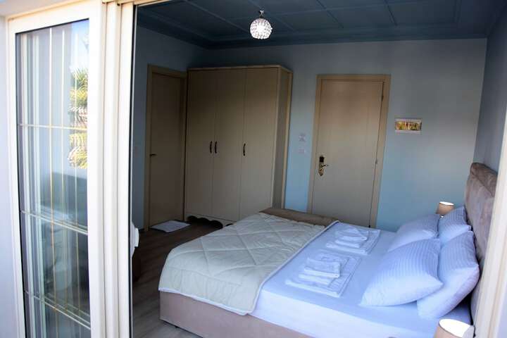 Room 25 of 87