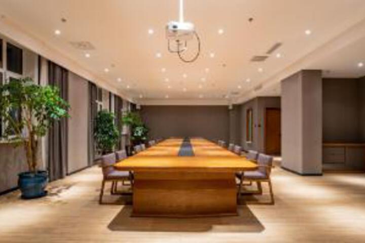 Room 13 of 23