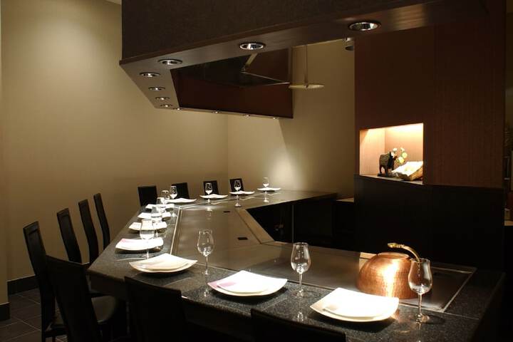 Dining 37 of 48